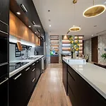 Service Luxury Apartment In Vinhomes Landmark Zone