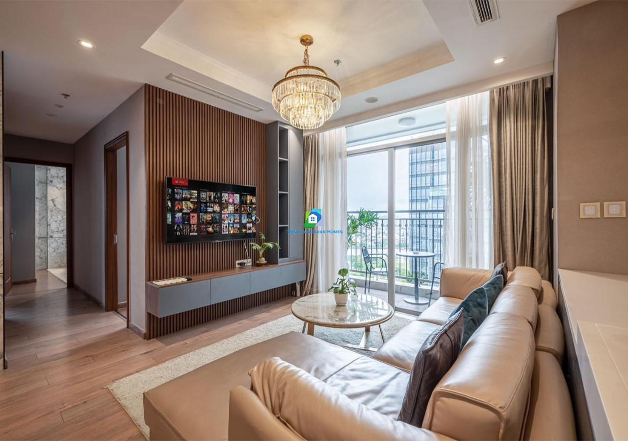 Service Luxury In Vinhomes Landmark Zone Apartment *