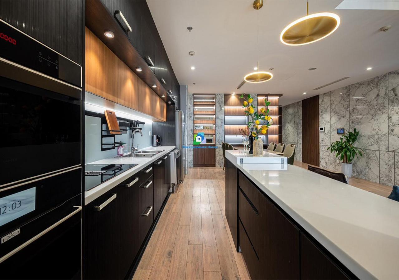 Apartment Service Luxury In Vinhomes Landmark Zone *