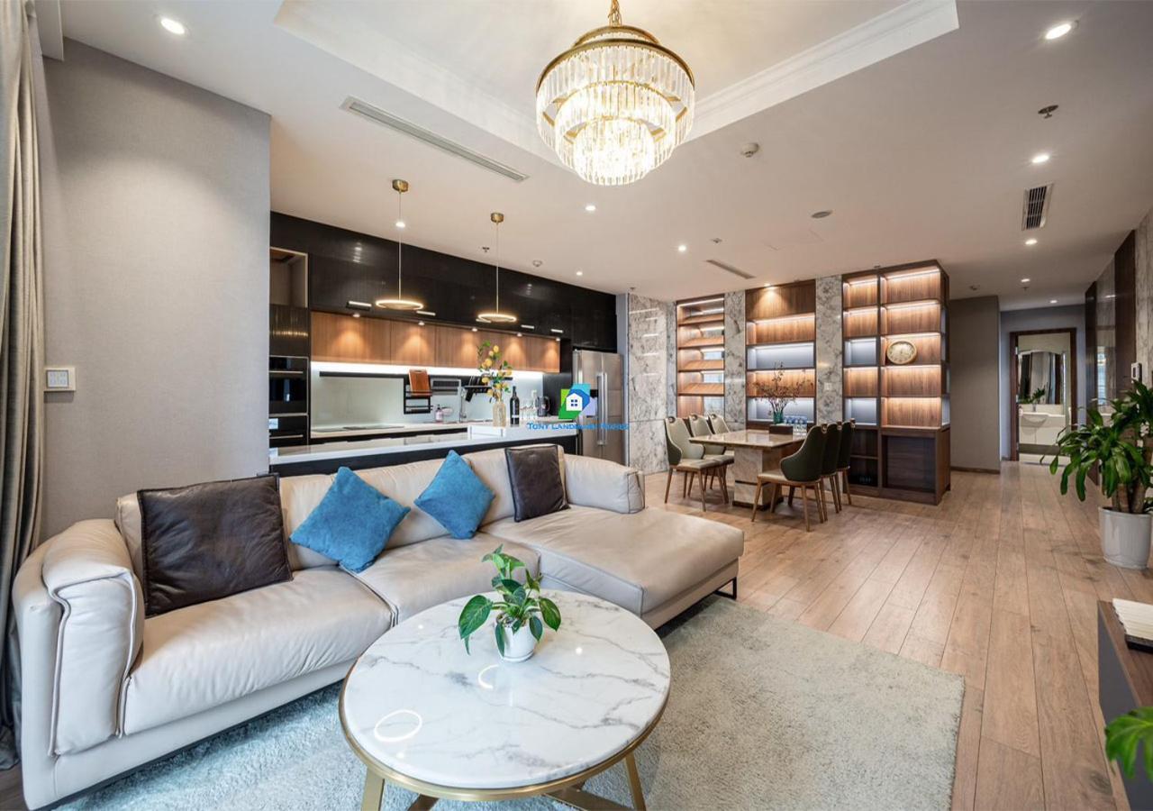 Service Luxury In Vinhomes Landmark Zone Apartment *