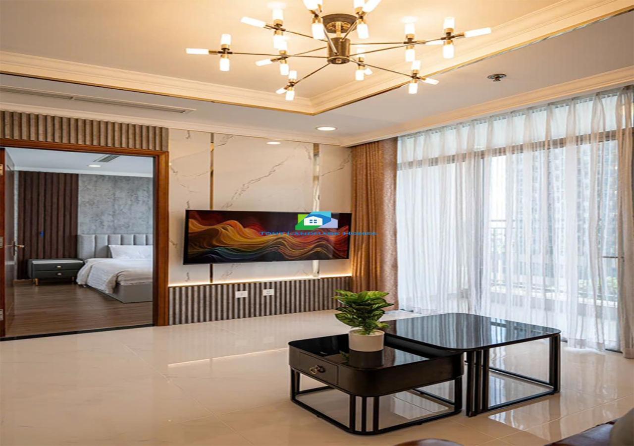Service Luxury In Vinhomes Landmark Zone *
