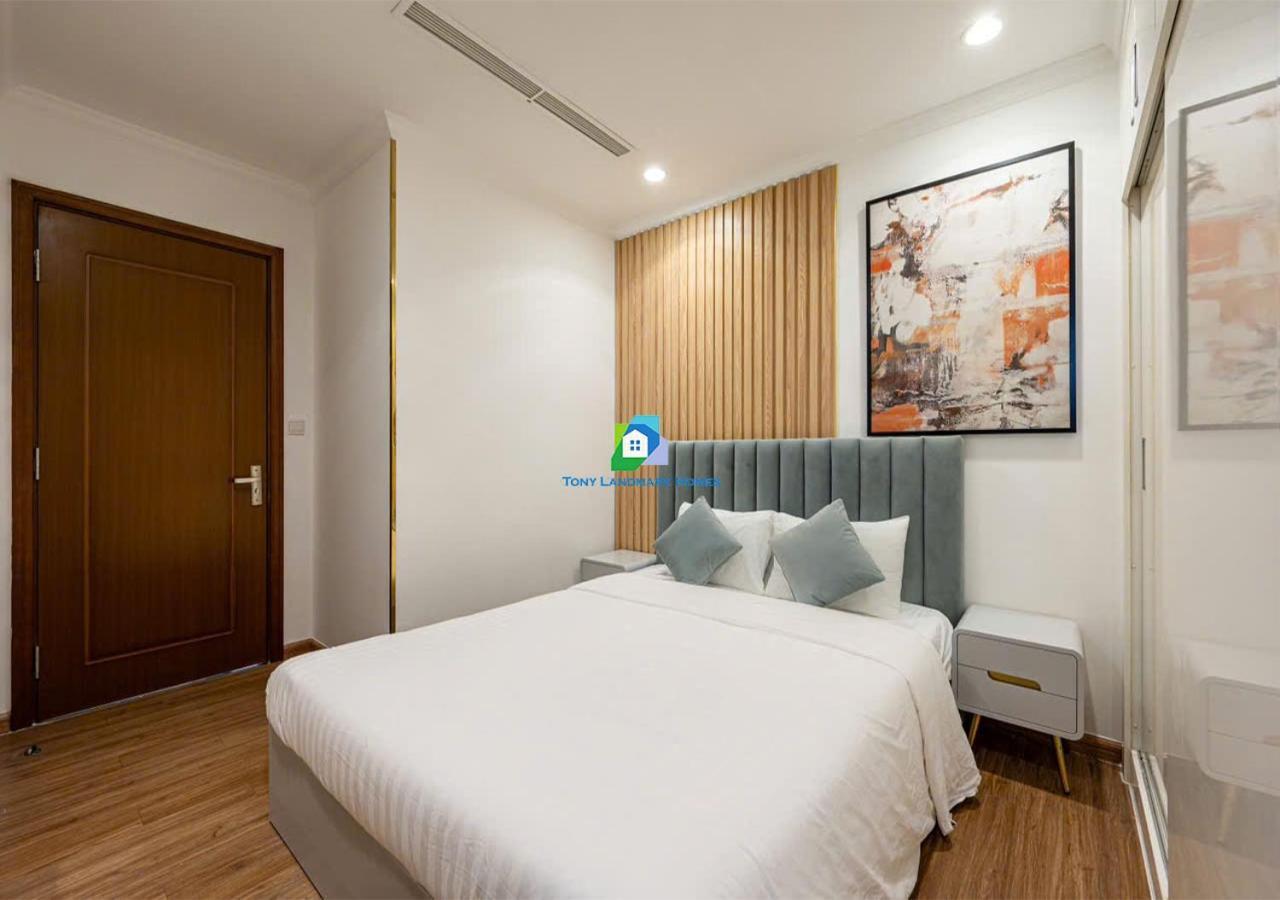 Service Luxury In Vinhomes Landmark Zone Apartment *