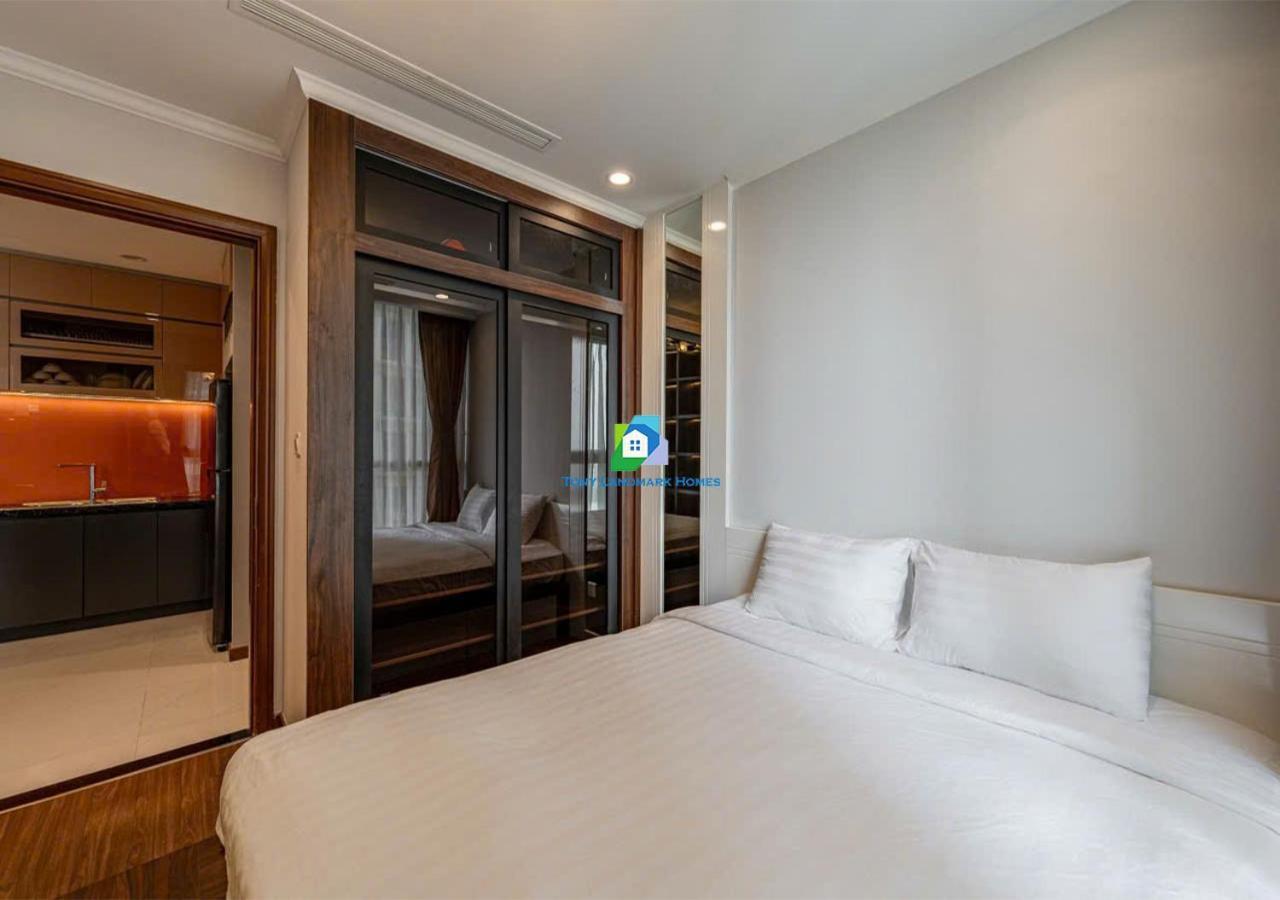 Service Luxury In Vinhomes Landmark Zone Apartment